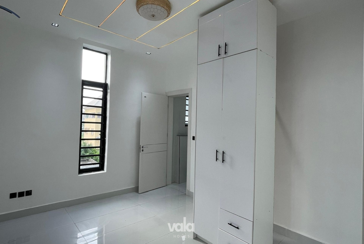 five bedroom fully detached duplex (CHEVRON5BDD)