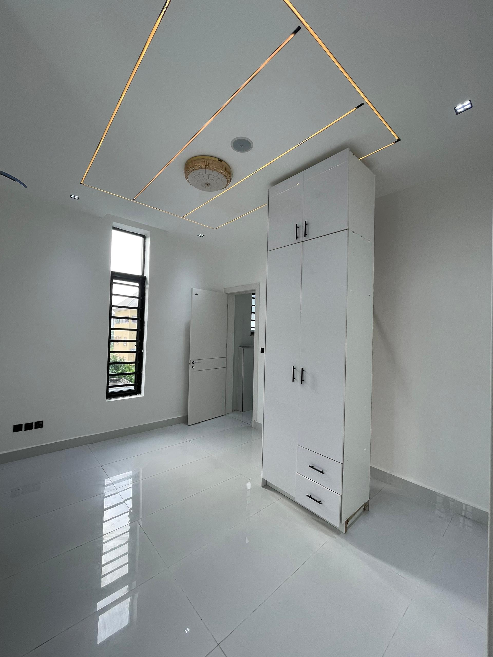 five bedroom fully detached duplex (CHEVRON5BDD)