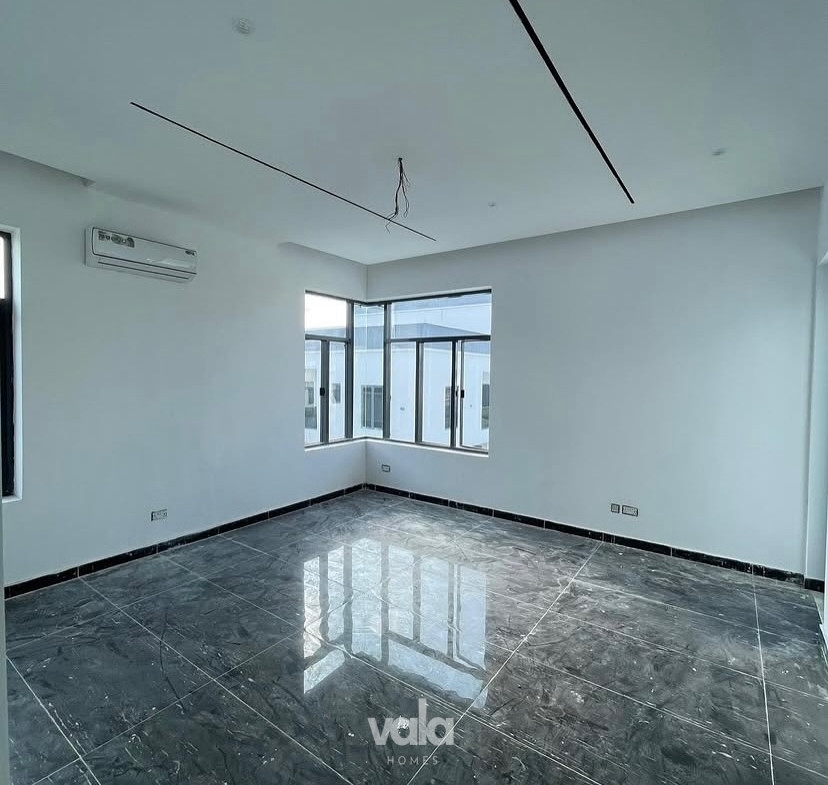 five bedroom semi detached duplex (IKATE5BSD05)