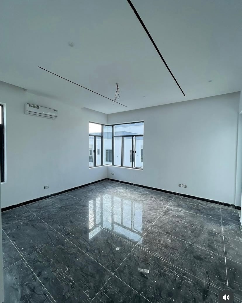five bedroom semi detached duplex (IKATE5BSD05)