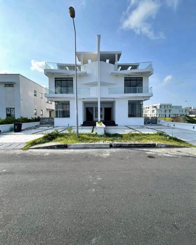 five bedroom semi detached duplex (IKATE5BSD05)
