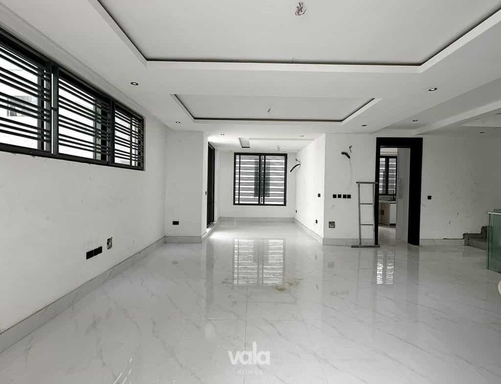 Fully serviced three bedroom apartment in a prime location (IKOYI3B02)