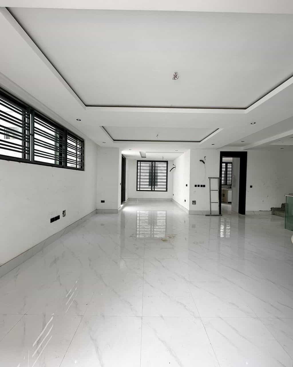 Fully serviced three bedroom apartment in a prime location (IKOYI3B02) Fully serviced three bedroom apartment in a prime location (IKOYI3B02)