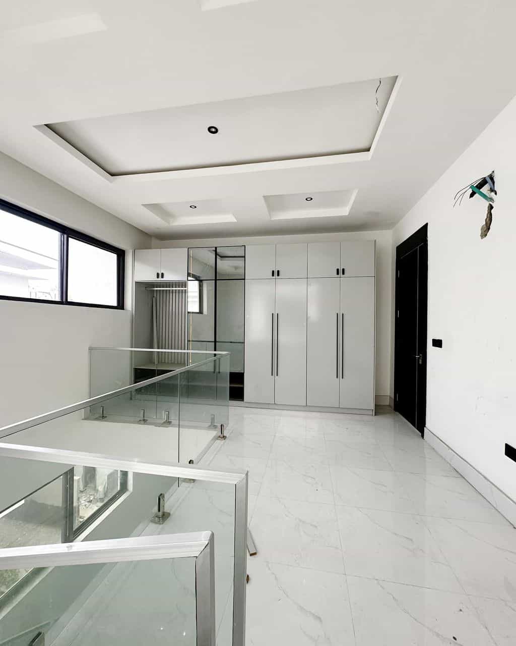 Fully serviced three bedroom apartment in a prime location (IKOYI3B02) Fully serviced three bedroom apartment in a prime location (IKOYI3B02)