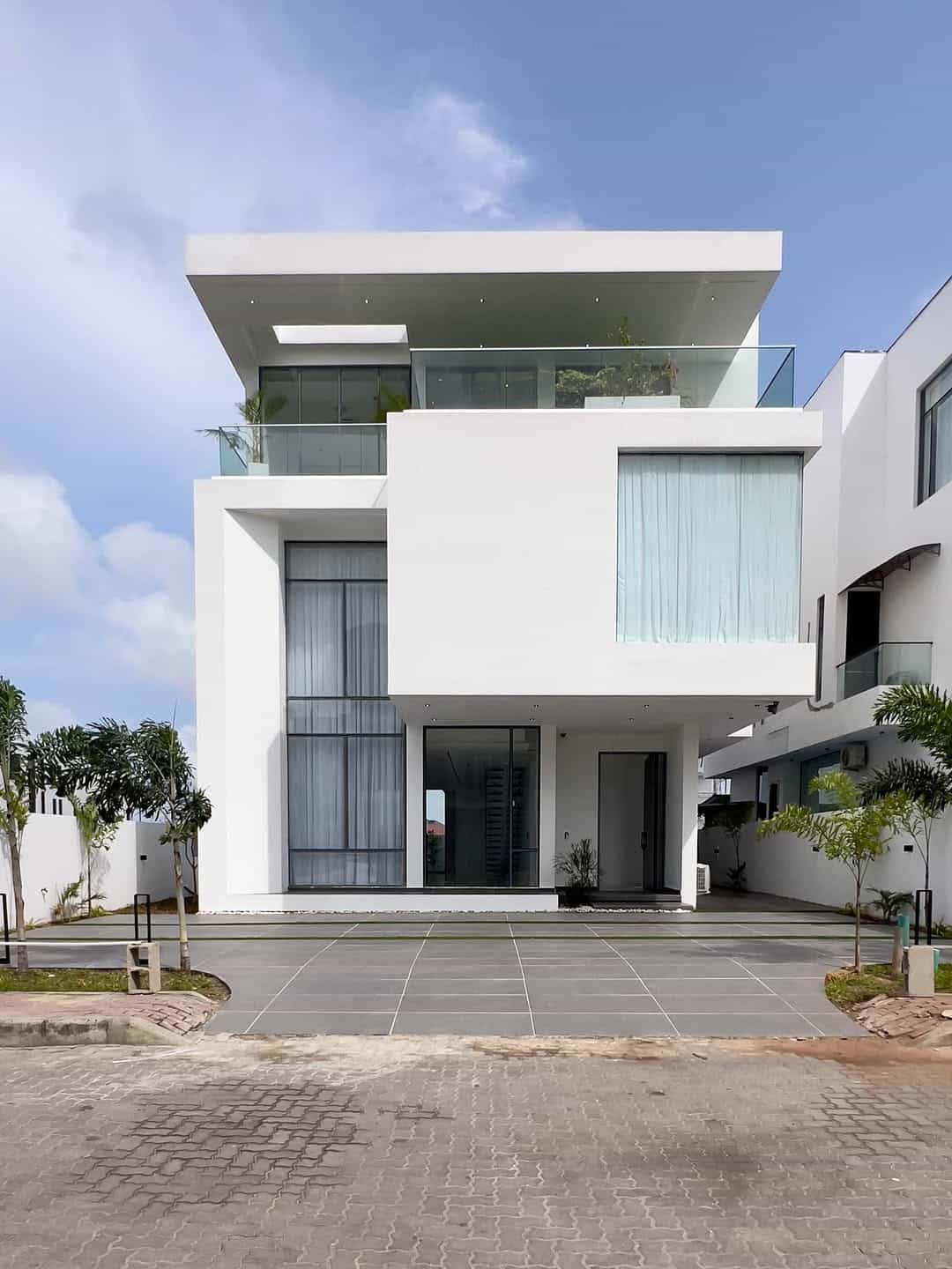 Luxurious five bedroom fully detached duplex (IKATE5BDD11) Luxurious five bedroom fully detached duplex (IKATE5BDD11)