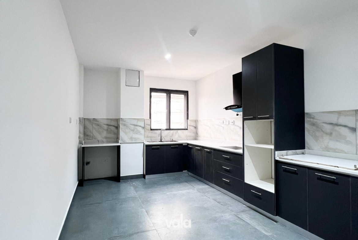 LUXURY 3 BEDROOM SERVICED APARTMENT FOR SALE (IKATE3B06)