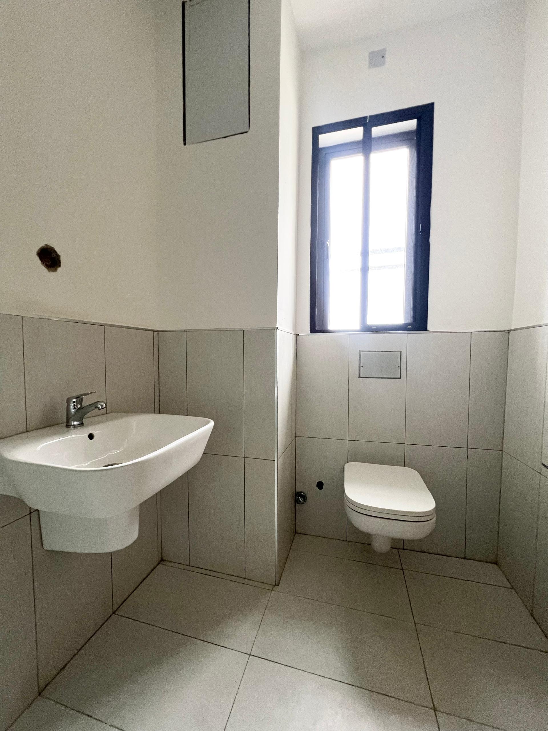 LUXURY 3 BEDROOM SERVICED APARTMENT FOR SALE (IKATE3B06)