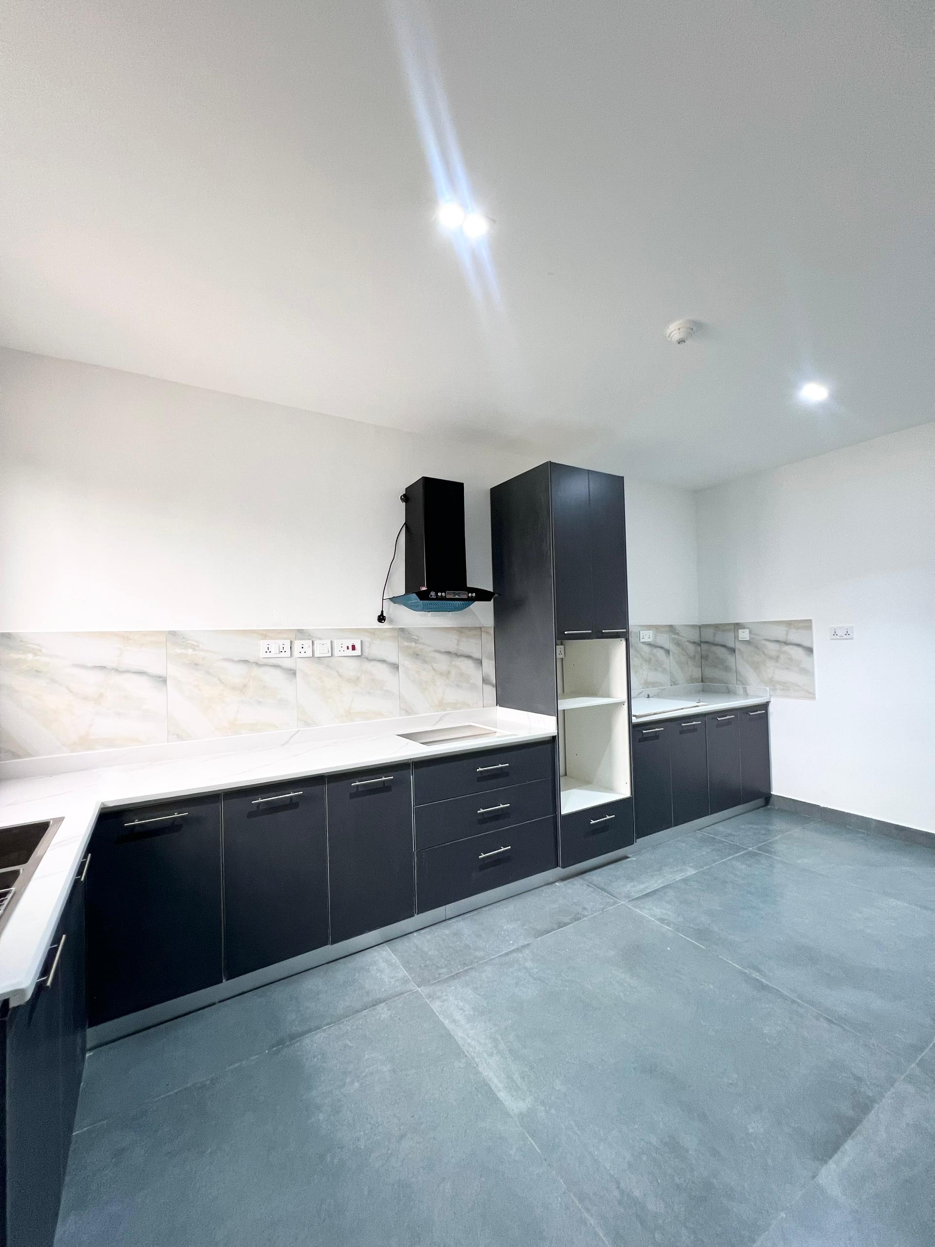 LUXURY 3 BEDROOM SERVICED APARTMENT FOR SALE (IKATE3B06)