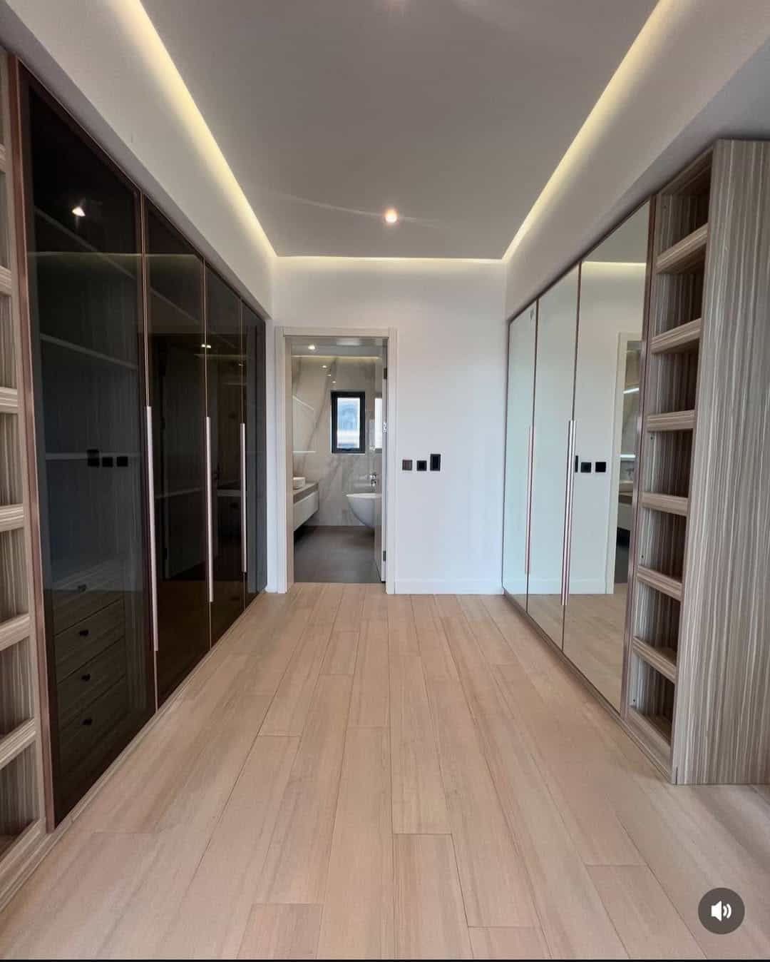 three bedroom apartment (IKOYI3B01) three bedroom apartment (IKOYI3B01)