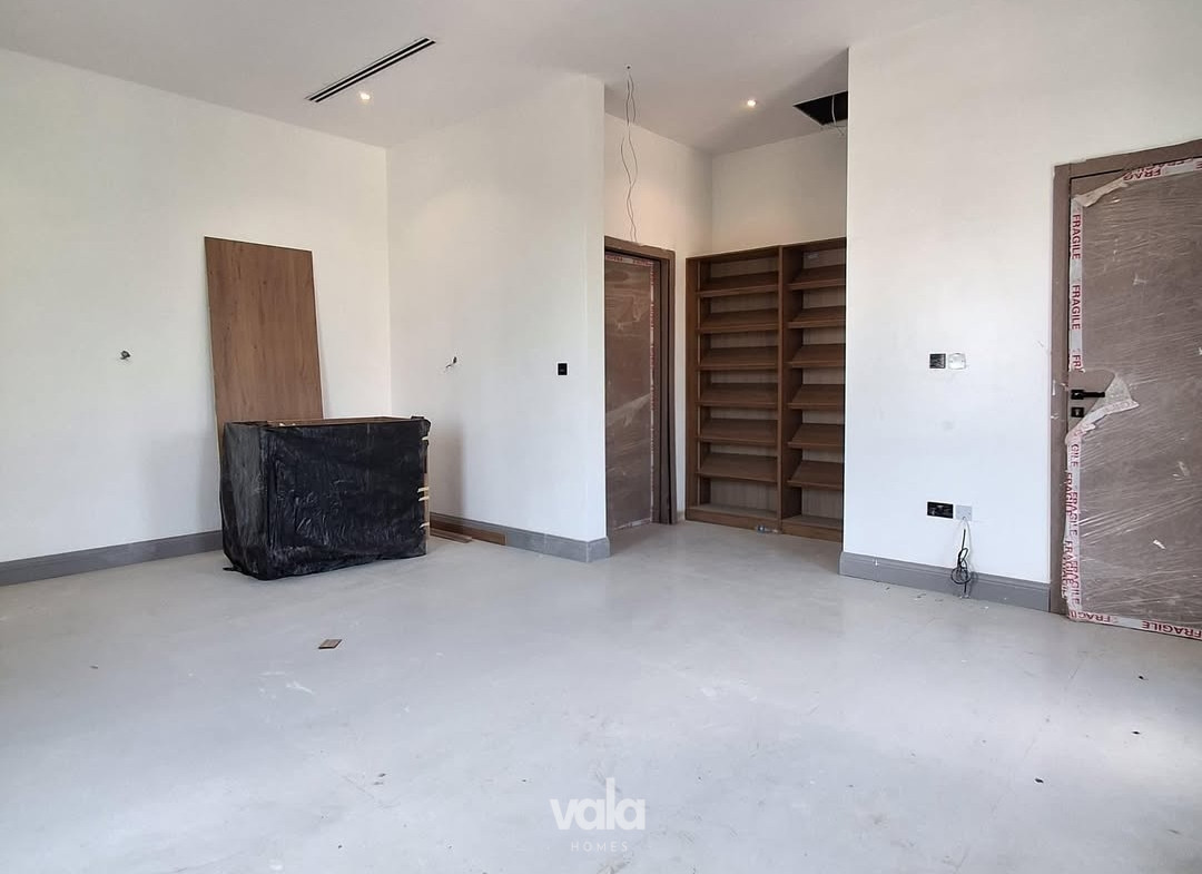 Ultra-modern five bedroom (IKOYI5B)
