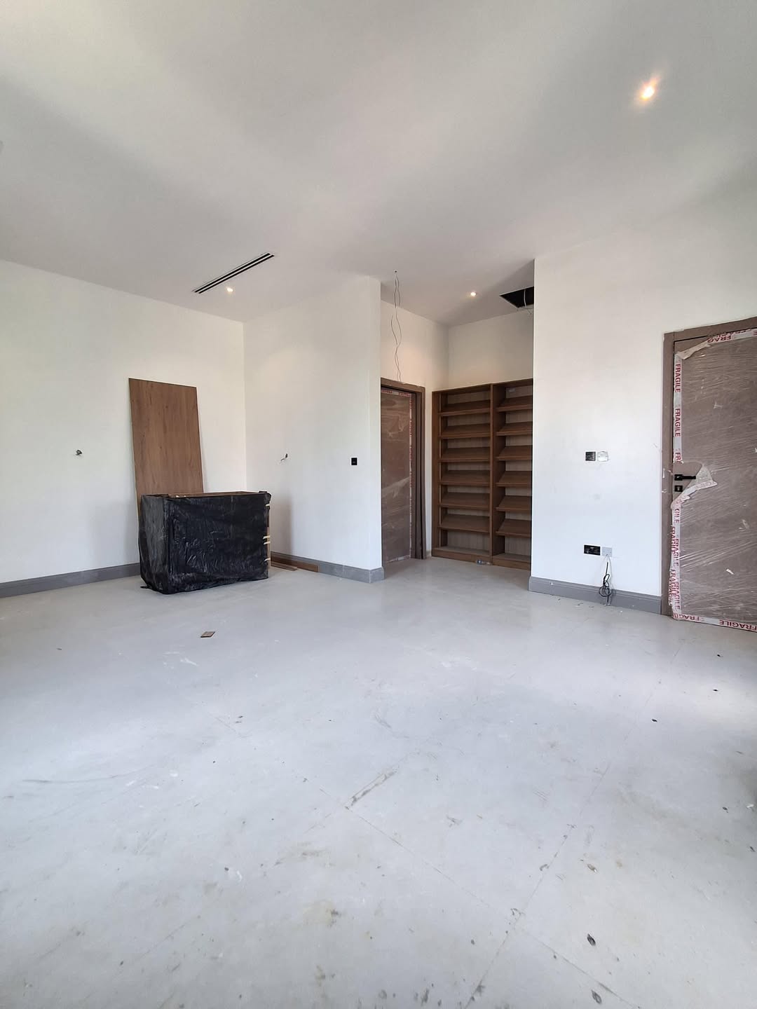 Ultra-modern five bedroom (IKOYI5B)