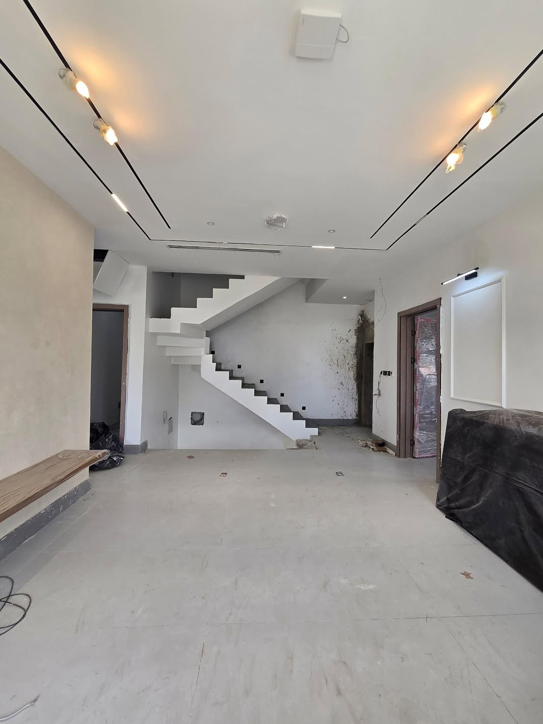 Ultra-modern five bedroom (IKOYI5B)