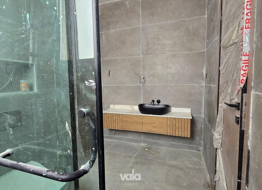 Ultra-modern five bedroom (IKOYI5B)