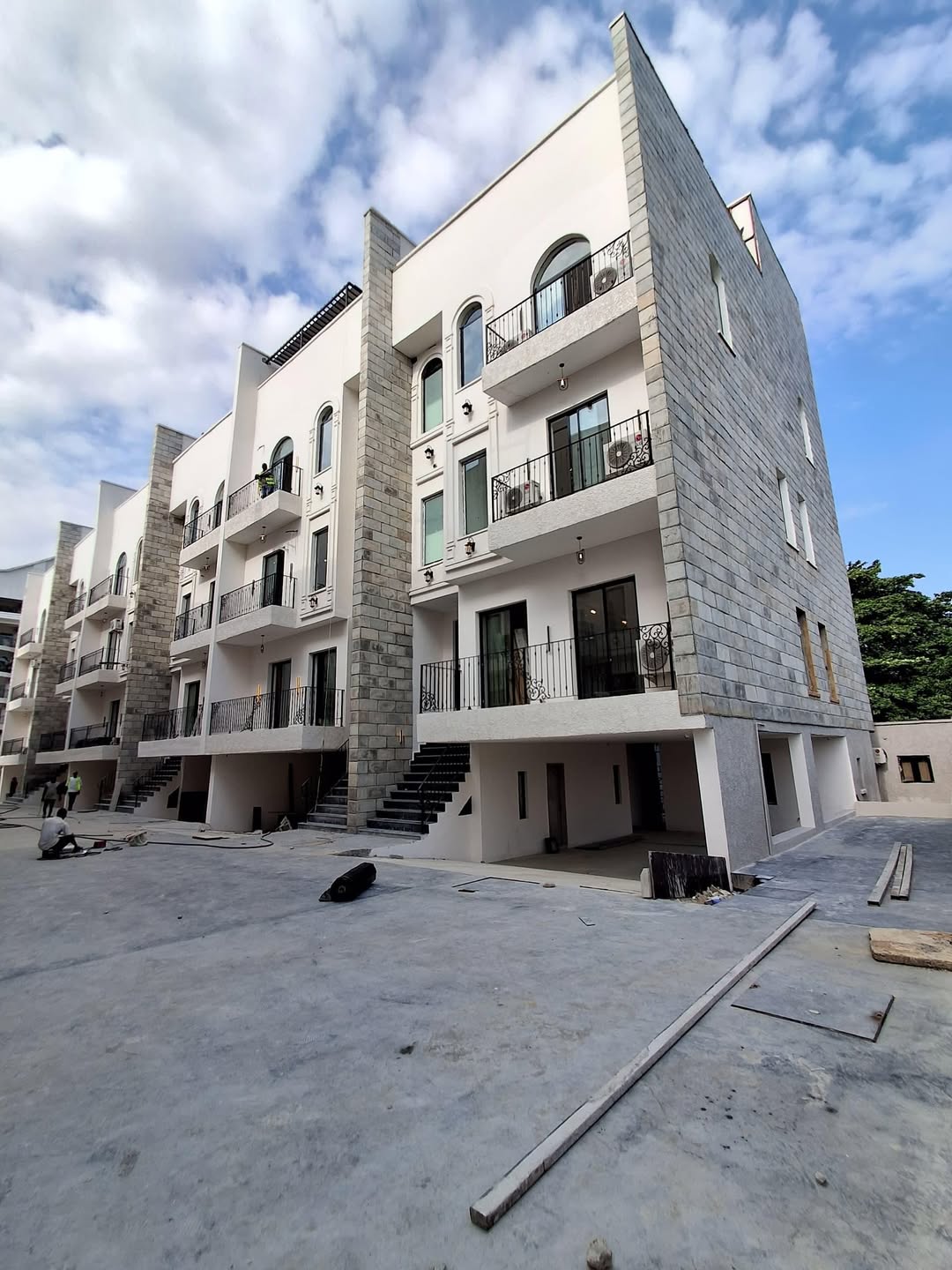 Ultra-modern five bedroom (IKOYI5B)