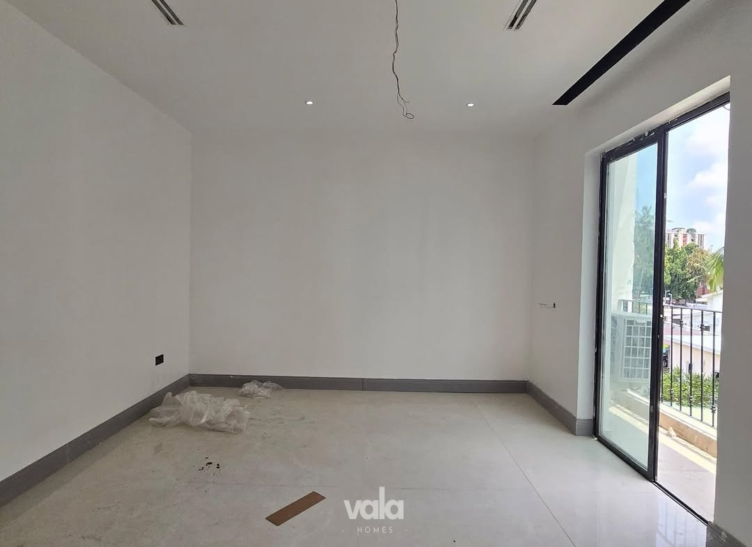Ultra-modern five bedroom (IKOYI5B)