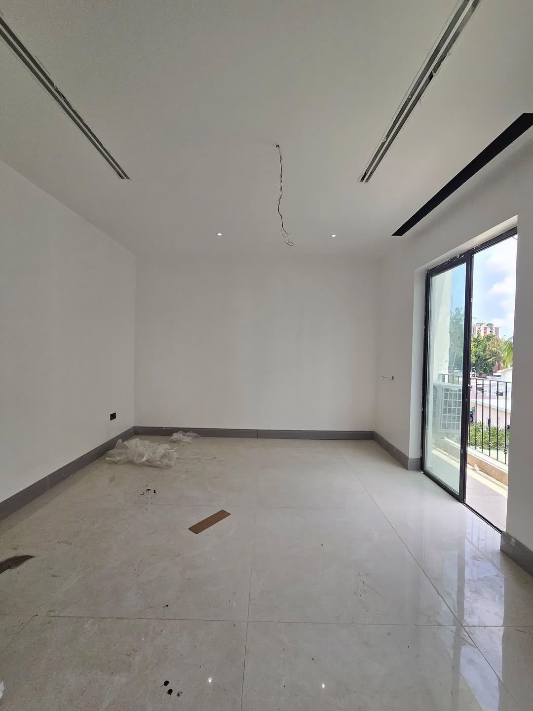 Ultra-modern five bedroom (IKOYI5B)