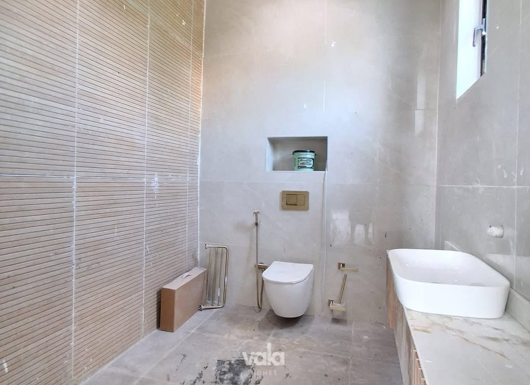 Ultra-modern five bedroom (IKOYI5B)