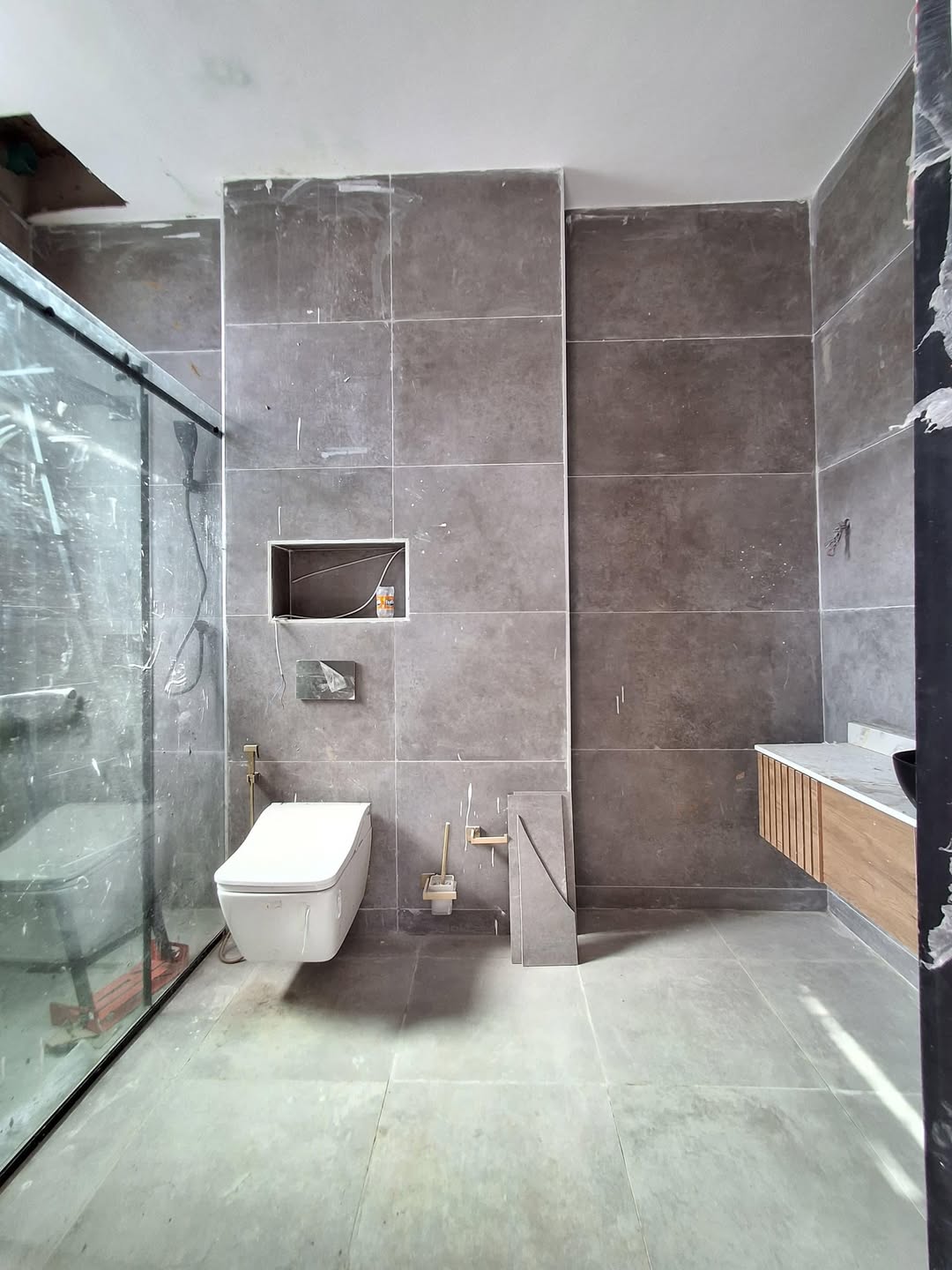 Ultra-modern five bedroom (IKOYI5B)