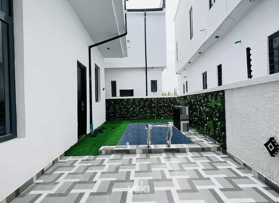 Bespoke five bedroom detached duplex (211Ajah5bdd)