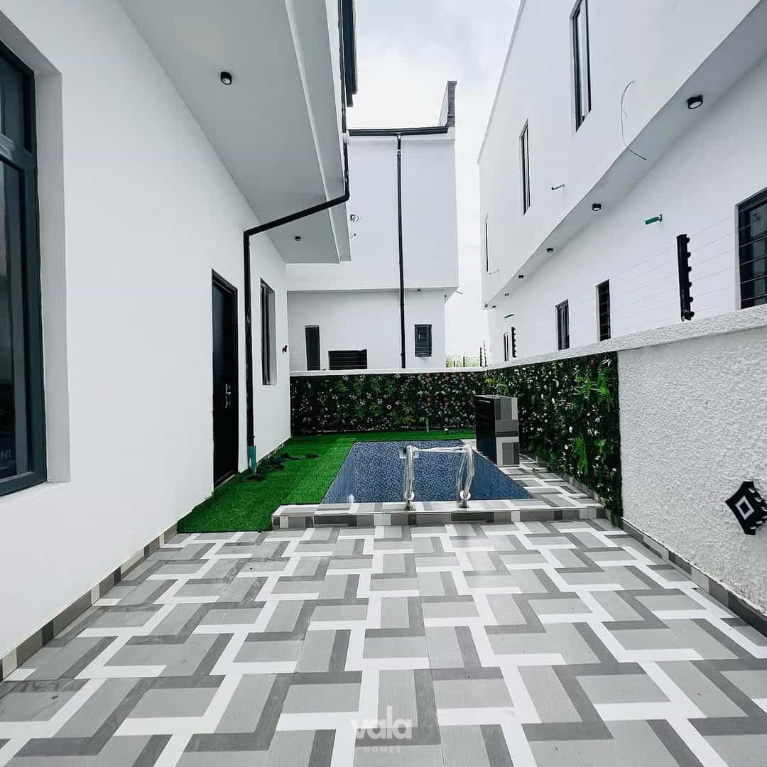 Bespoke five bedroom detached duplex (211Ajah5bdd)