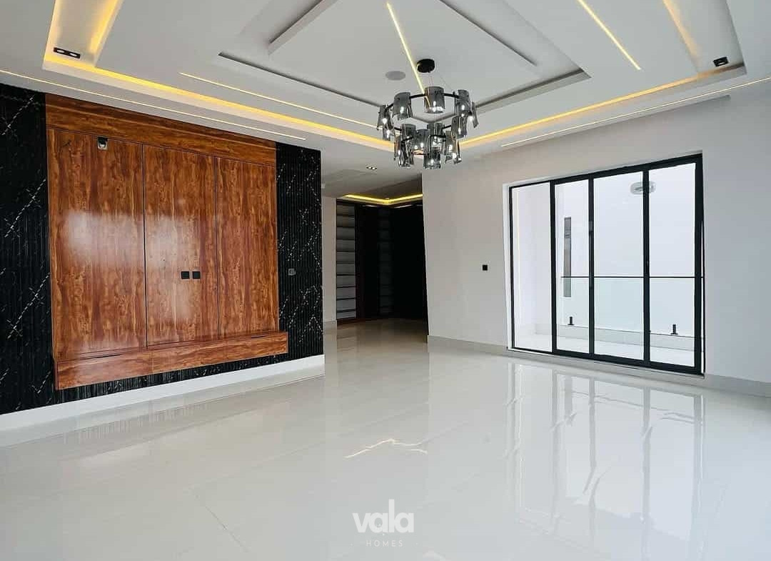 Bespoke five bedroom detached duplex (211Ajah5bdd)