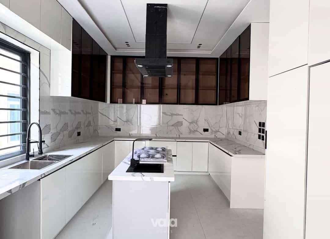 Contemporary five bedroom fully detached duplex (CHEVRON5BDD18)