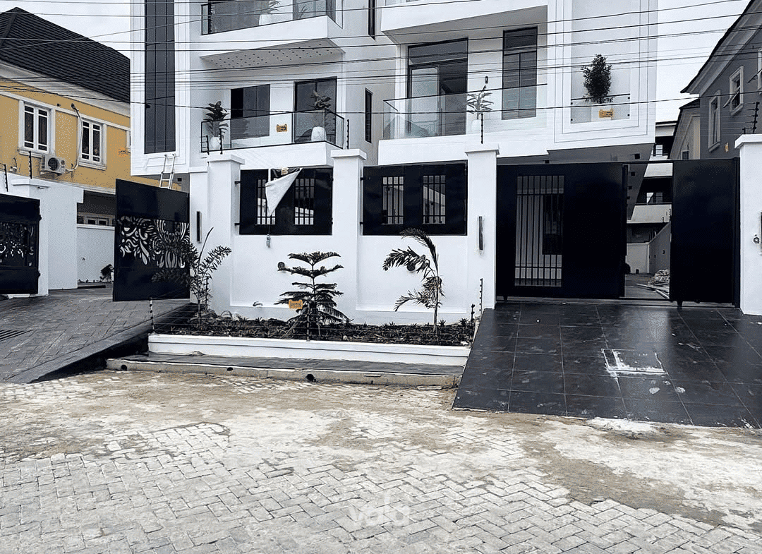Contemporary five bedroom fully detached duplex (CHEVRON5BDD18)