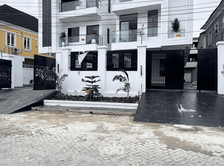 Contemporary five bedroom fully detached duplex (chevron5bdd18)