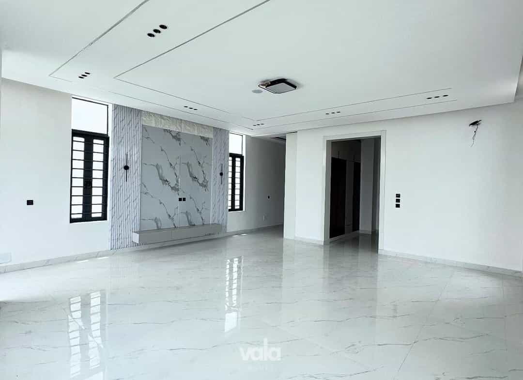 Contemporary five bedroom fully detached duplex (CHEVRON5BDD18)