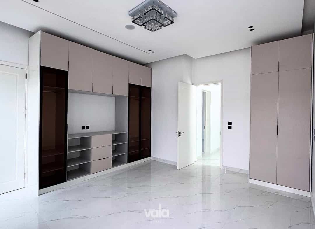 Contemporary five bedroom fully detached duplex (CHEVRON5BDD18)