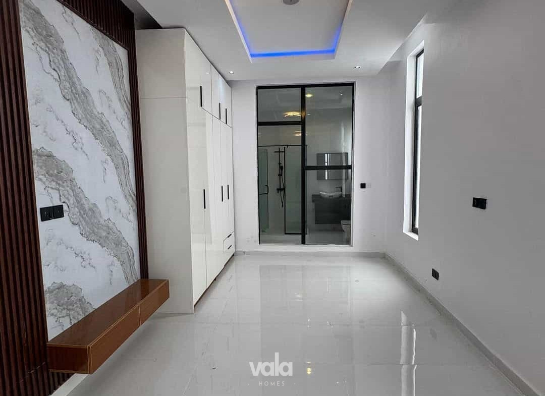 Five bedroom detached duplex (215Ajah5bdd)