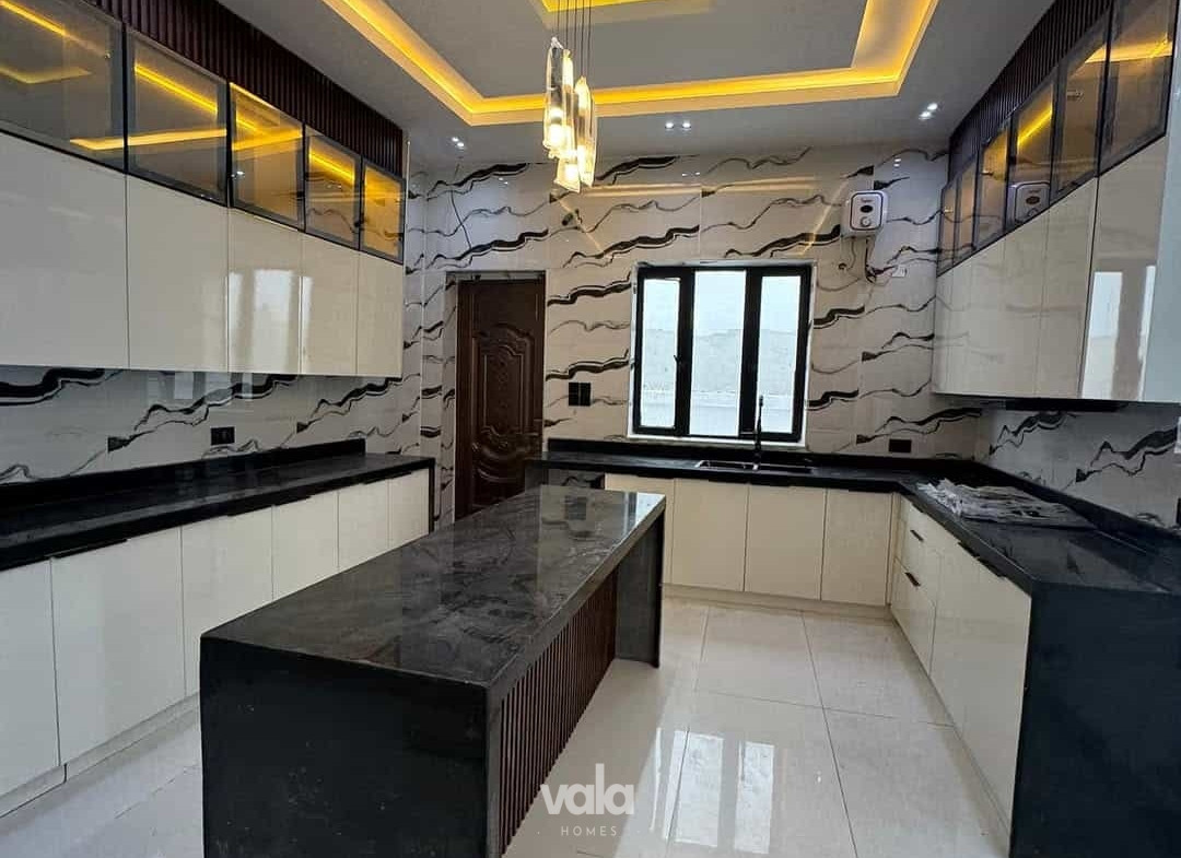 Five bedroom detached duplex (215Ajah5bdd)