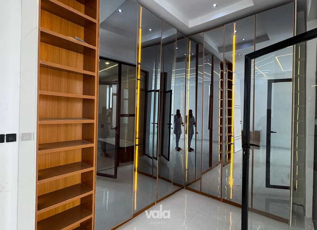 Five bedroom detached duplex (215Ajah5bdd)