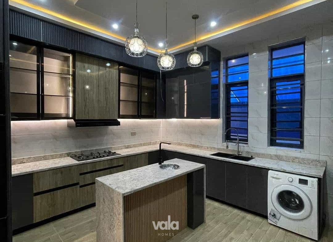Five bedroom detached duplex (218Megamd5bdd)