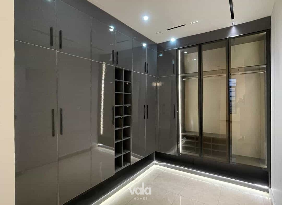 Five bedroom detached duplex (218Megamd5bdd)