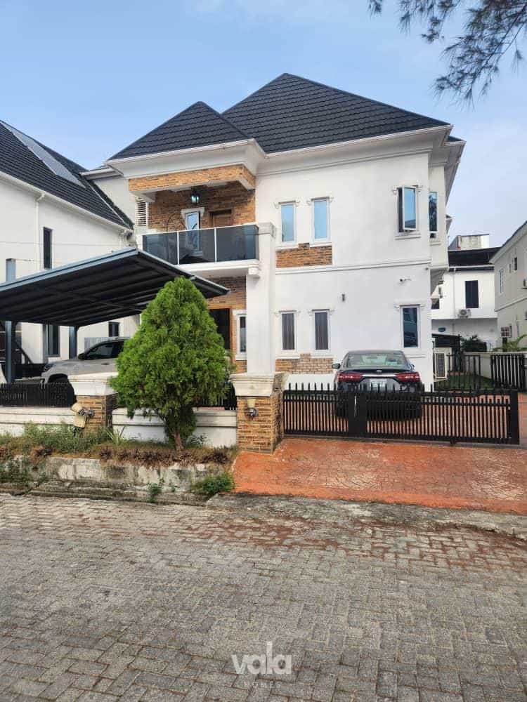 Fully furnished 4 bedroom detached duplex