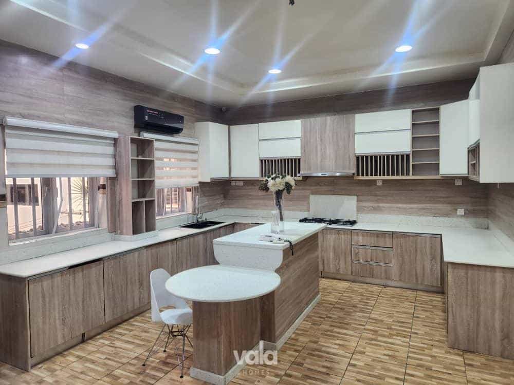 Fully furnished 4 bedroom detached duplex