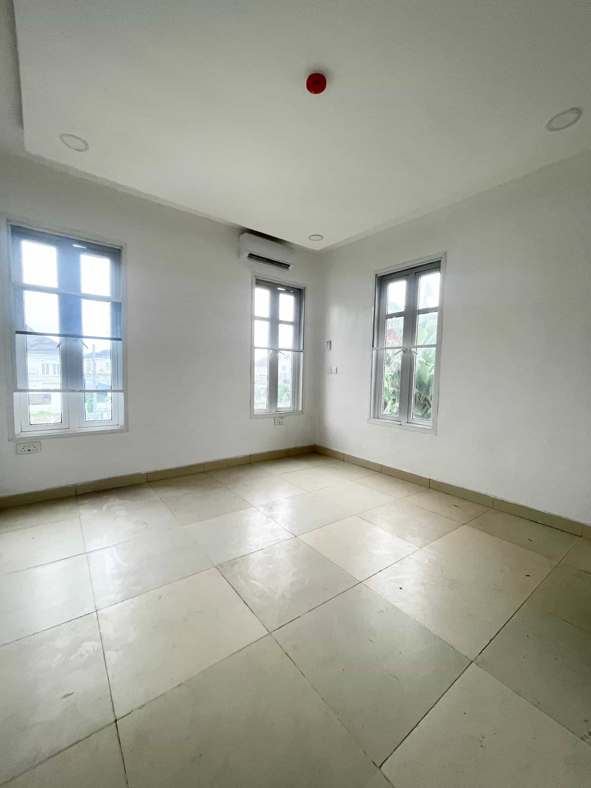 Fully serviced three bedroom apartment (ORCHID3B03) Fully serviced three bedroom apartment (ORCHID3B03)