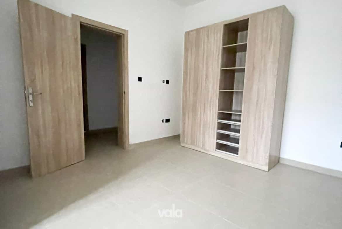 Fully serviced two bedroom maisonette (AJAH2BM01)