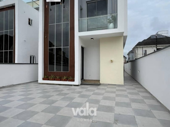Newly built five bedroom duplex with cinema & swimming pool (chevrn5bdd19)