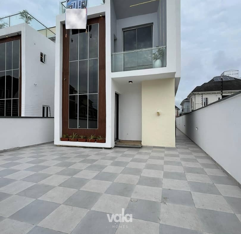 Newly Built Five Bedroom Duplex With Cinema & Swimming Pool (CHEVRN5BDD19)