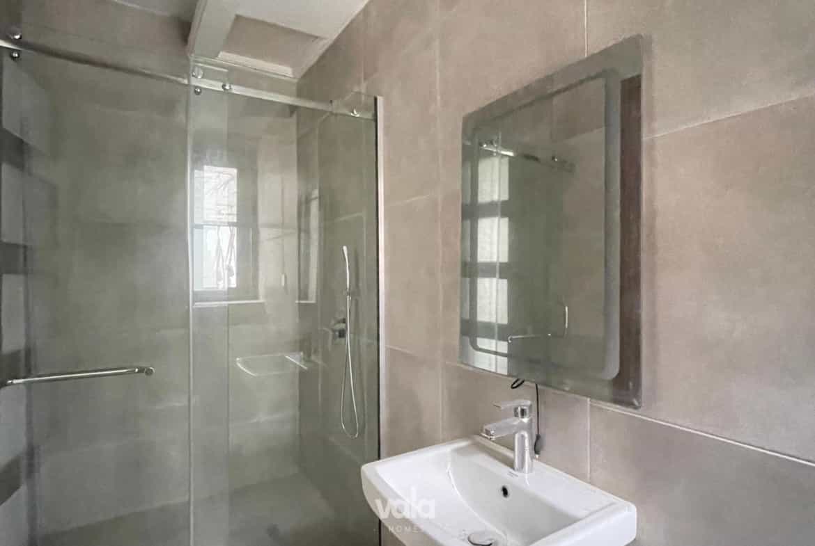 Newly built five bedroom with elevator & cinema in a secure estate