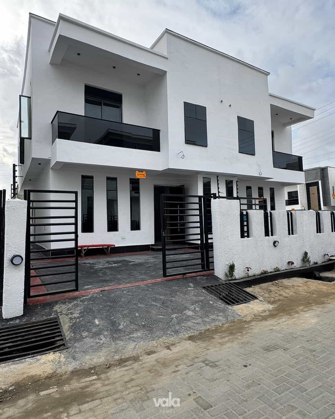 Newly built four bedroom semi-detached duplex (213Ajah4bsd) Newly built four bedroom semi-detached duplex (213Ajah4bsd)