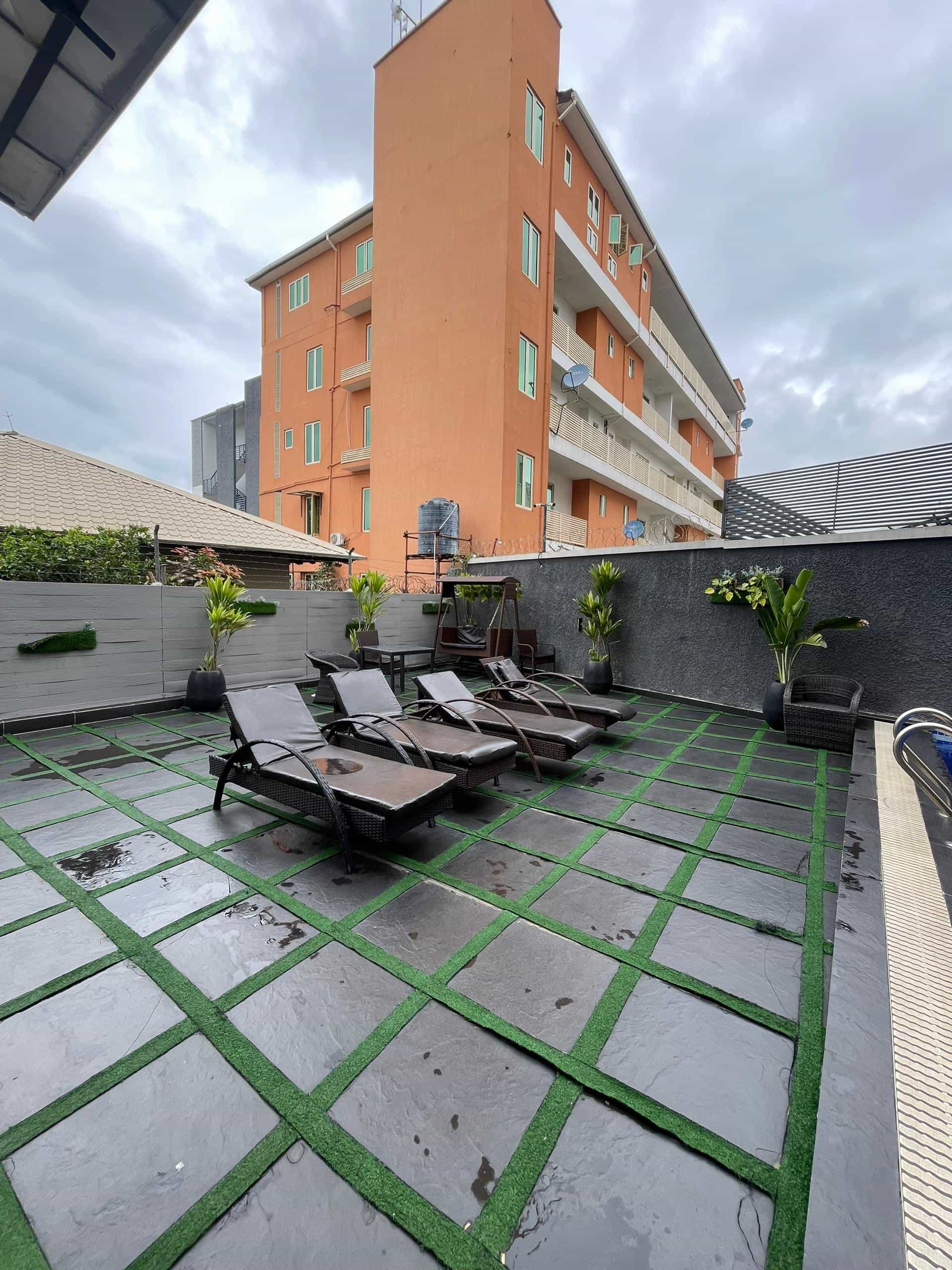 Stylish 2 bedroom apartment on pent floor (Lekki2bd200)