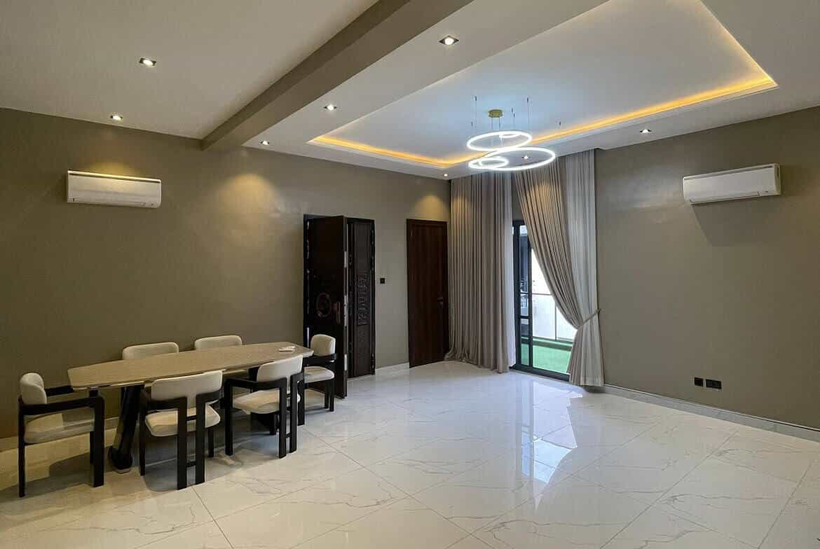 Stylish 2 bedroom apartment on pent floor (Lekki2bd200)