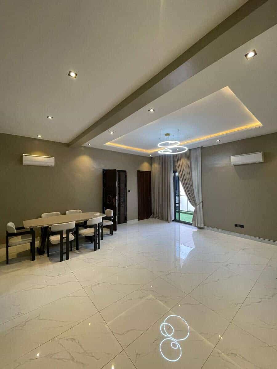 Stylish 2 bedroom apartment on pent floor (Lekki2bd200)