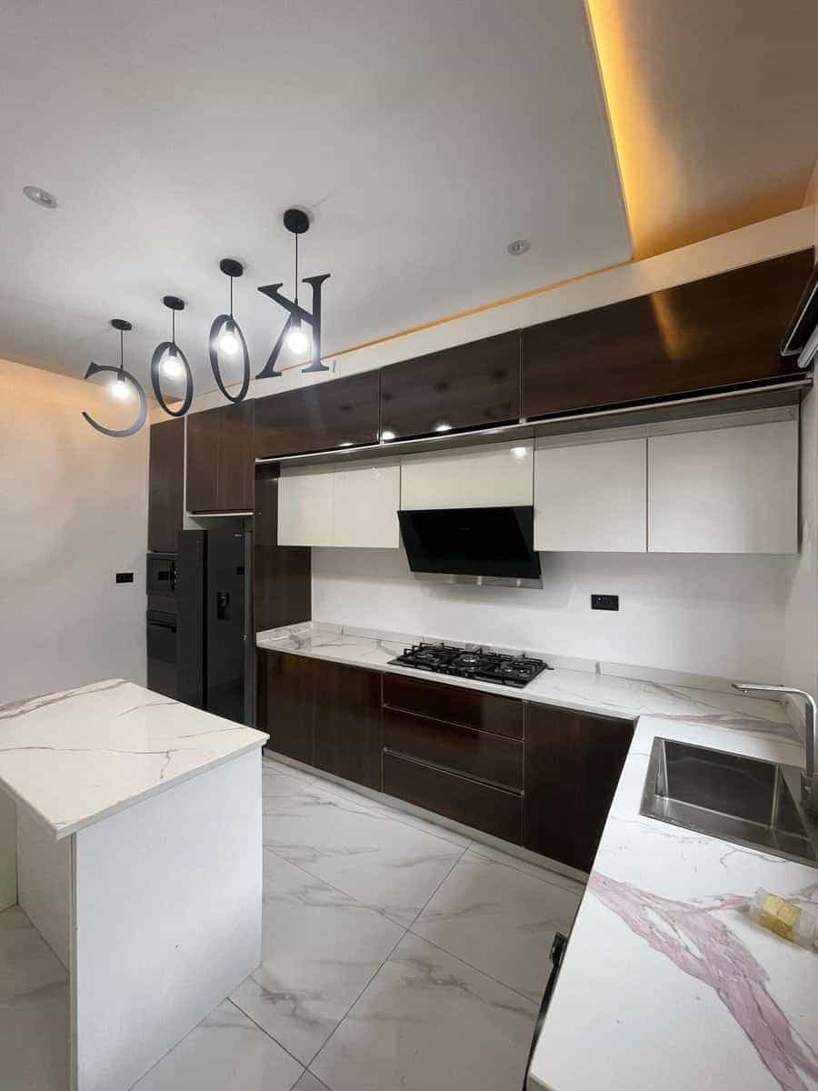 Stylish 2 bedroom apartment on pent floor (Lekki2bd200)