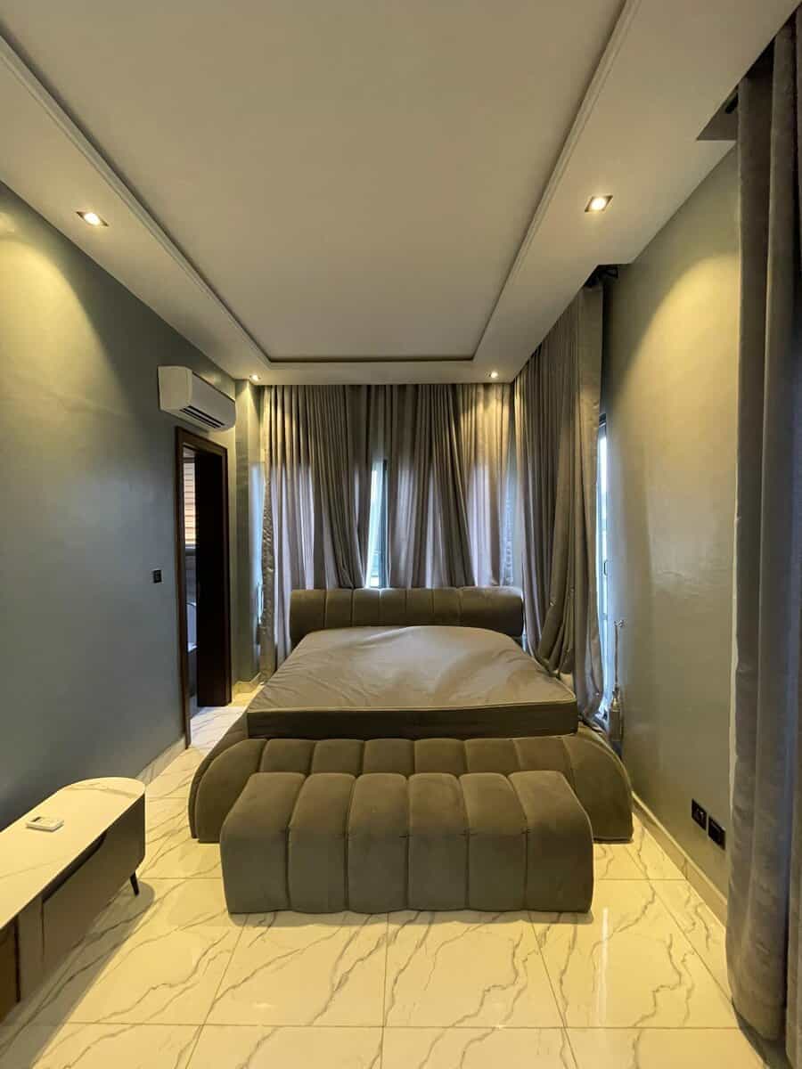 Stylish 2 bedroom apartment on pent floor (Lekki2bd200)