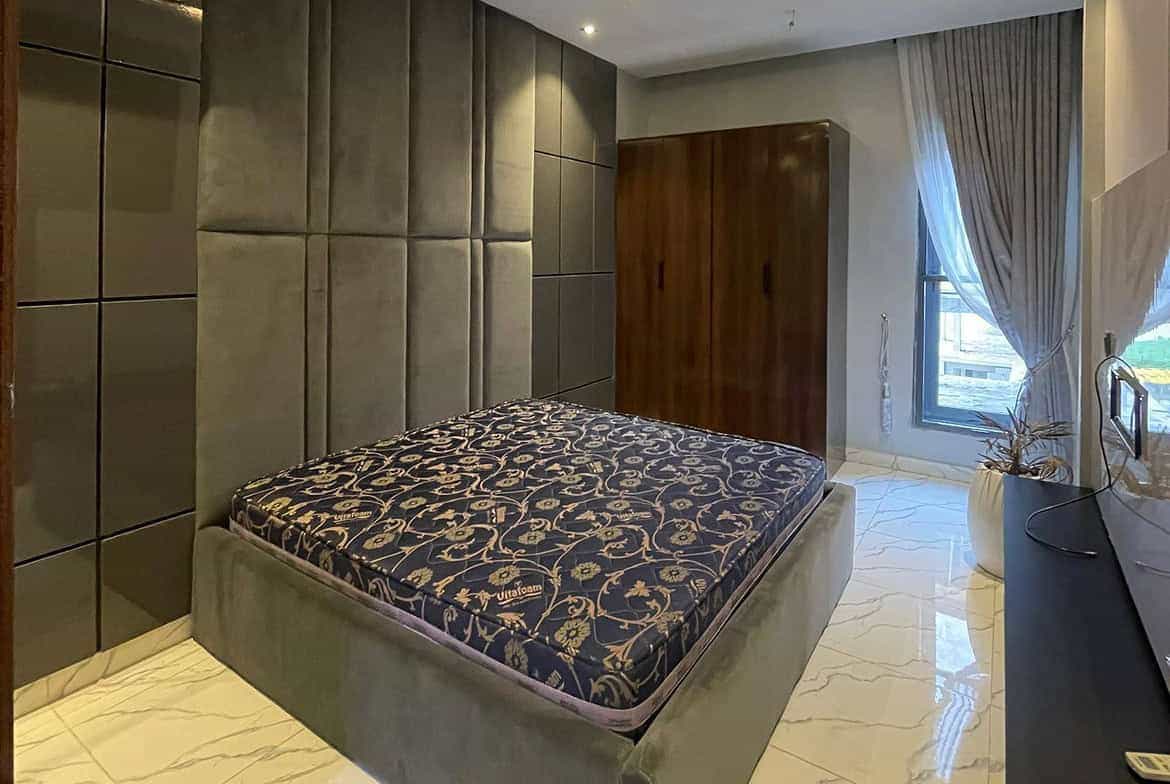 Stylish 2 bedroom apartment on pent floor (Lekki2bd200)