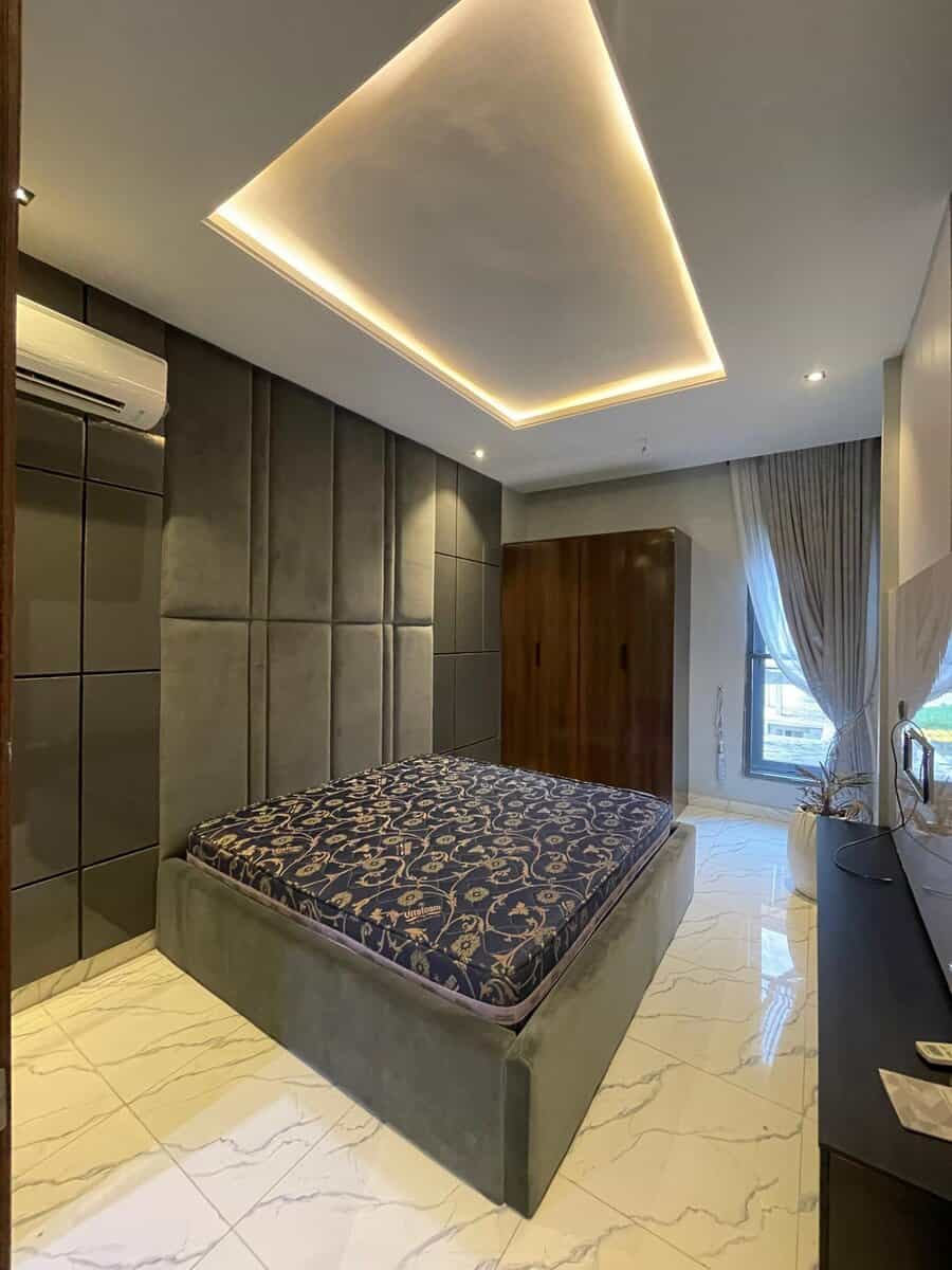 Stylish 2 bedroom apartment on pent floor (Lekki2bd200)